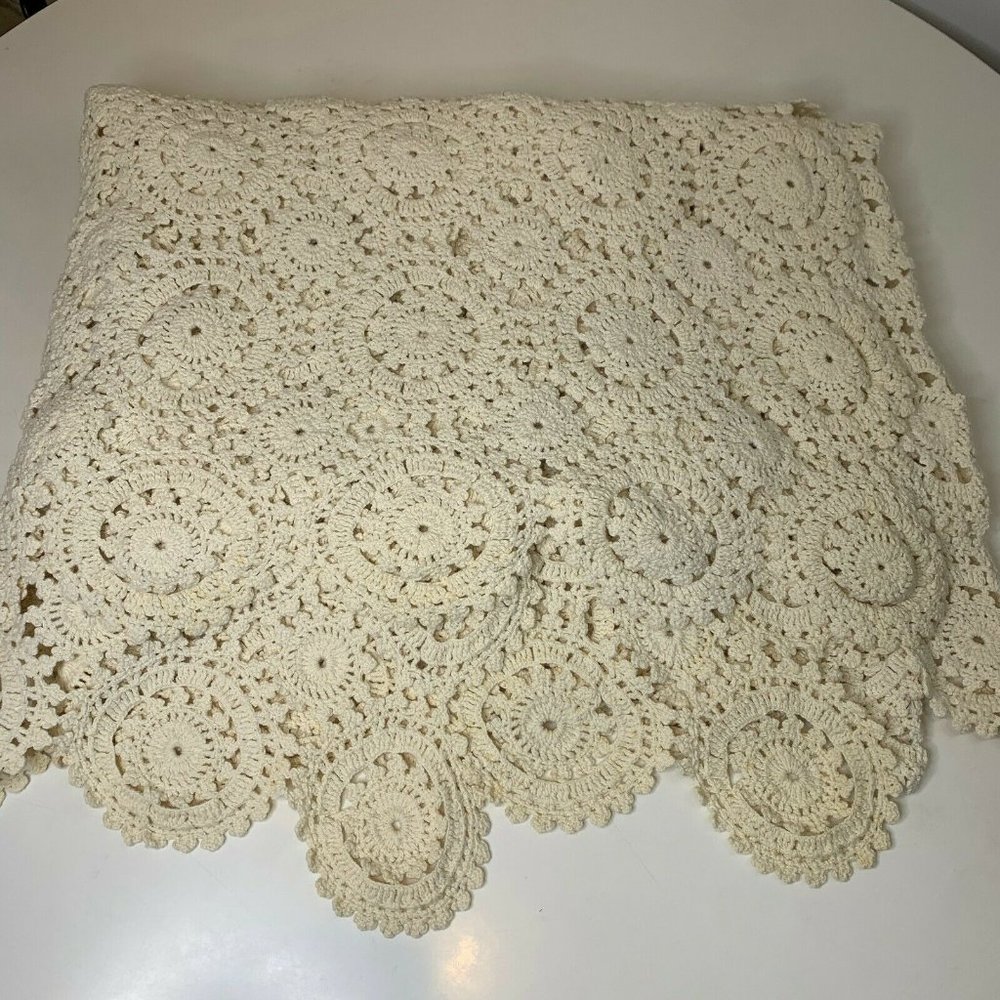 vintage hand crochet knit coverlet bedspread white